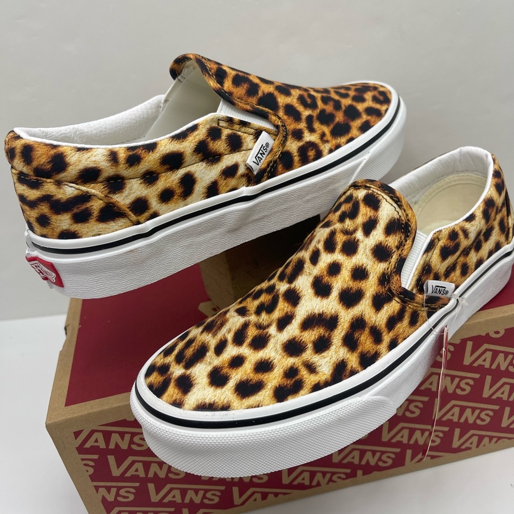 Vans WMNS Slip-On Shoes Classic
(Leopard print) Black/True white
VN0A5AO8316 - Picture 7 of 16